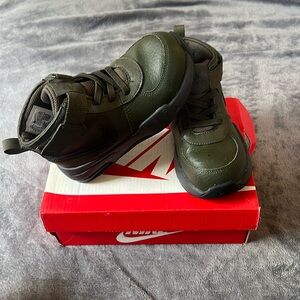 Toddler boy boots size 10
